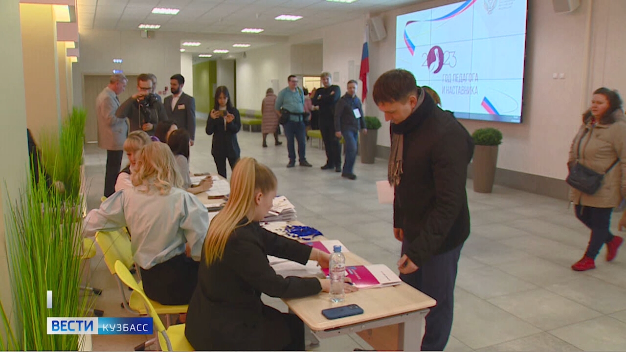 Учитель года кузбасса. Конкурс учитель года. Учитель фото. Педагог года 2024. Преподаватель года кузбасс.